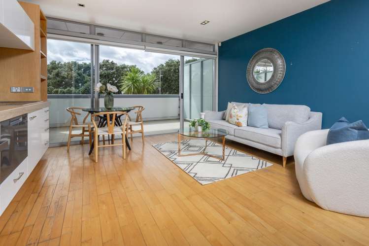 4/6 Beach Front Lane Browns Bay_9