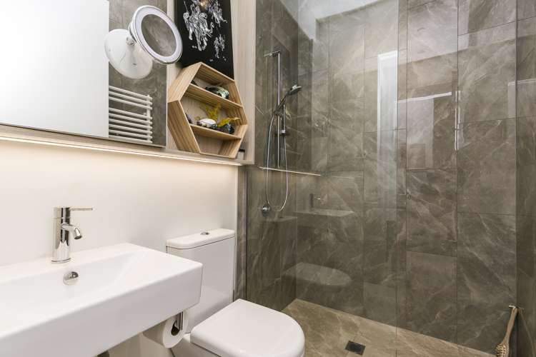 304/11 Jean Caldwell Way Island Bay_8