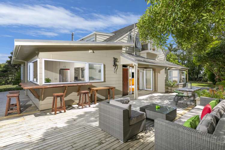 335 Ridge Road Paremoremo_1