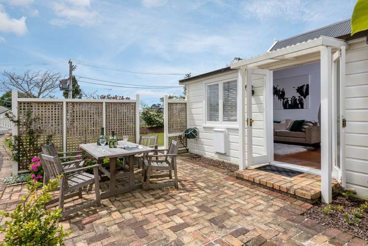 61 Beach Road Mellons Bay_19