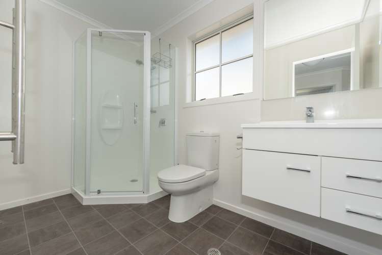 26 Chiefs Court Hamilton East_5