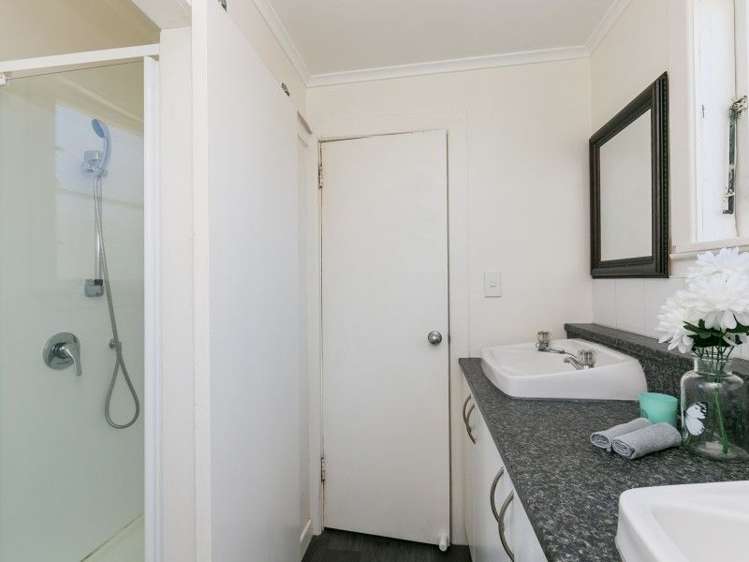 2 Luxford Street Berhampore_15