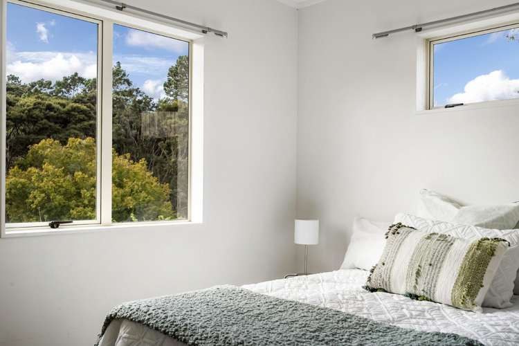 2/66 Spinella Drive Bayview_17