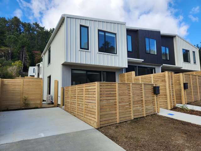 Modern & Low-Maintenance 3-Bedroom Townhouse with EV Charging