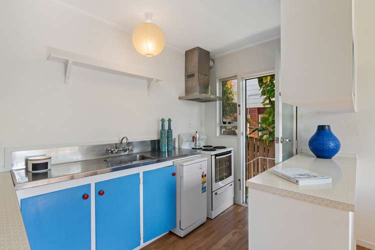 6/10 Fowlds Avenue Sandringham_11