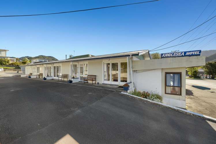 26-28 Waikawa Road Picton_15