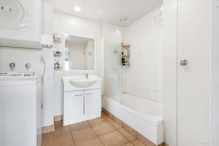 3i/10 Crown Lynn Place New Lynn_6