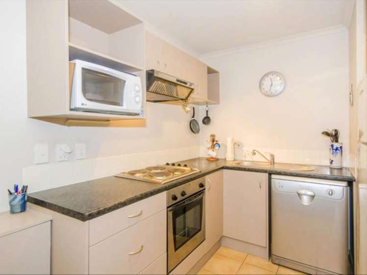 2f/1 Wadier Place Henderson_7