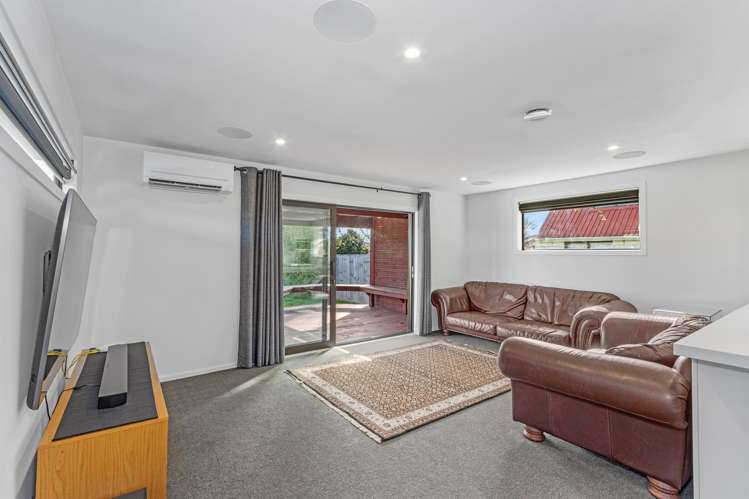 27 Momorangi Crescent Redwood_3