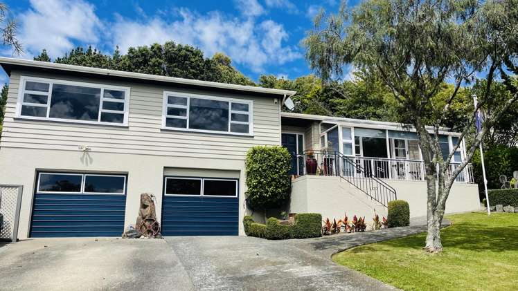 39 Sunrise Boulevard Tawa_23