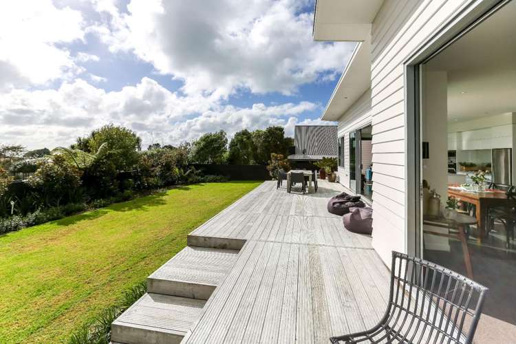 1154 South Road Oakura_2