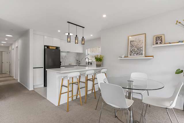 2/58 Botany Road Botany Downs_4