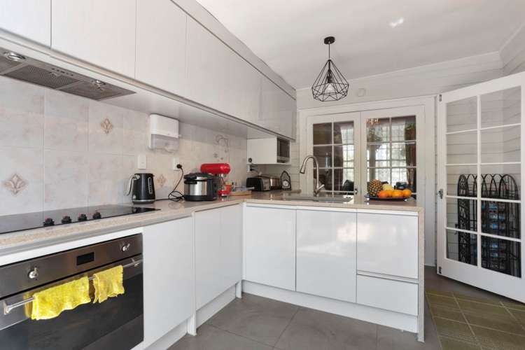 2 Alwyn Avenue Te Atatu South_14