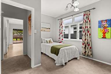810 Queen Street East_4
