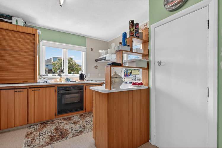 5 Burden Avenue Wainuiomata_8