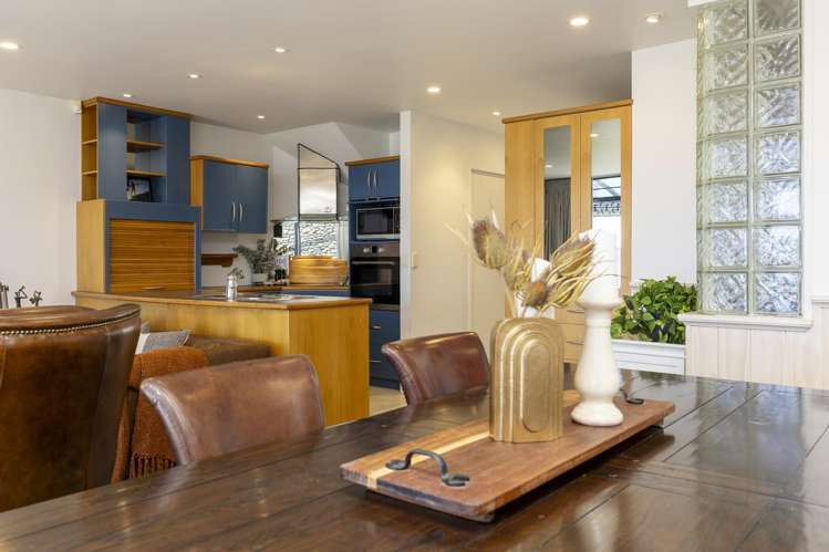 2/227 Lake Terrace Waipahihi_18