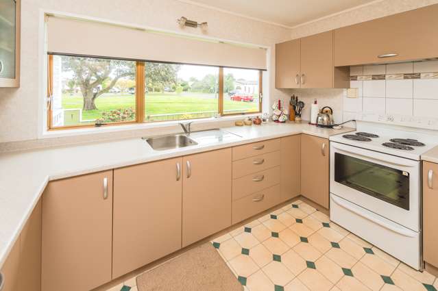 70 Exeter Crescent Springvale_1