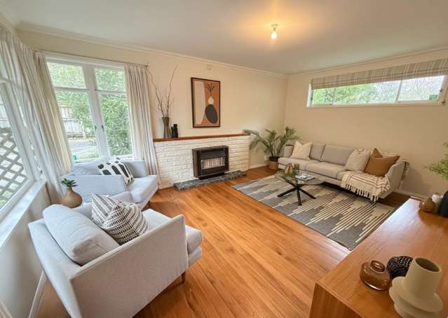 A Roslyn Charmer: Your Spring Opportunity Awaits in a Peaceful Cul-de-Sac!