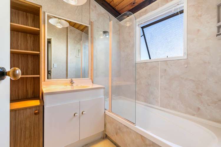 2 Helicon Place Totara Vale_5