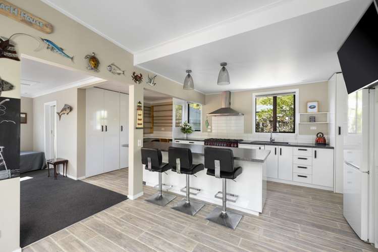 11 Guthrie Crescent Castlepoint_4