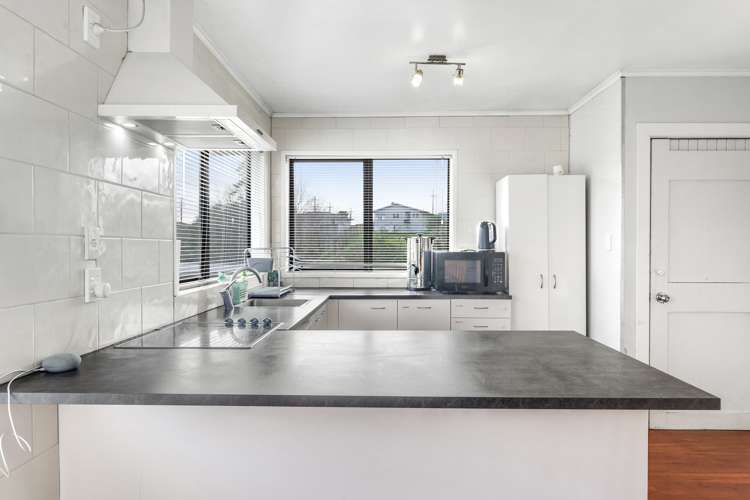 6 Tindall Crescent Otara_10