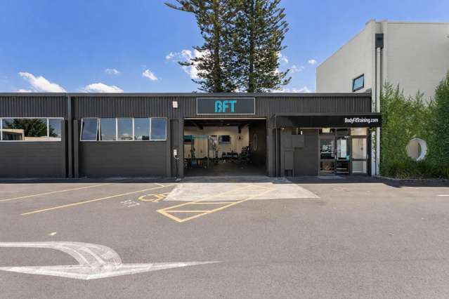 Available NOW!! Extra Carparks Negotiable