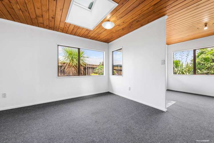 4/121 Bruce Mclaren Road Henderson_16