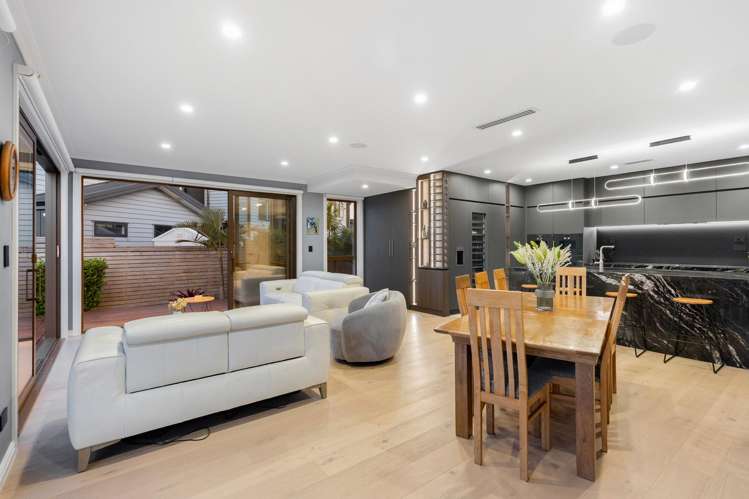 2 Taku Close Long Bay_14