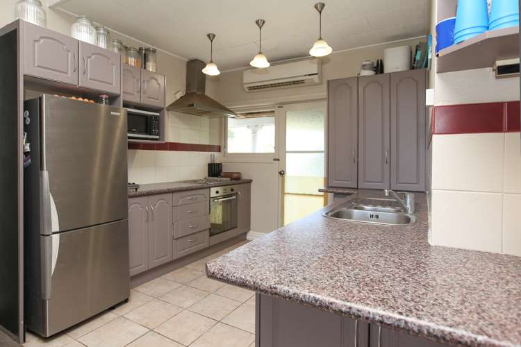 24 Deseret Road Temple View_11