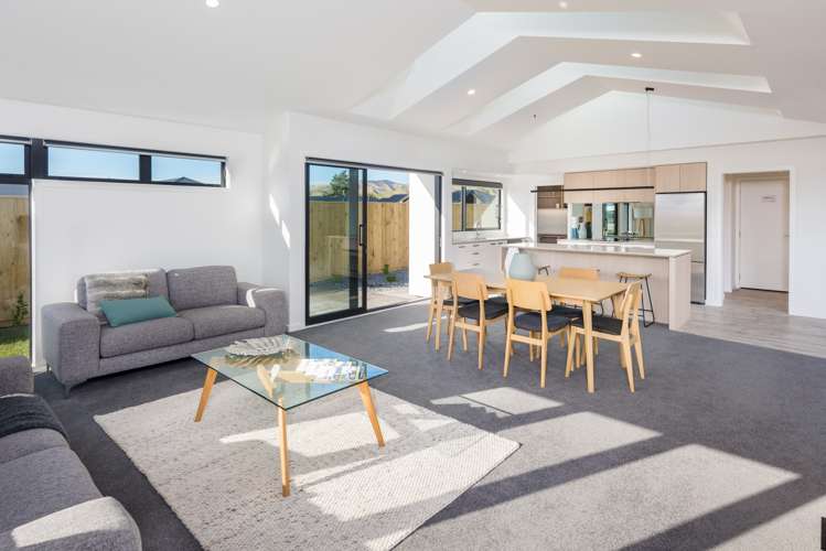 14 Spitfire Drive Burleigh_3