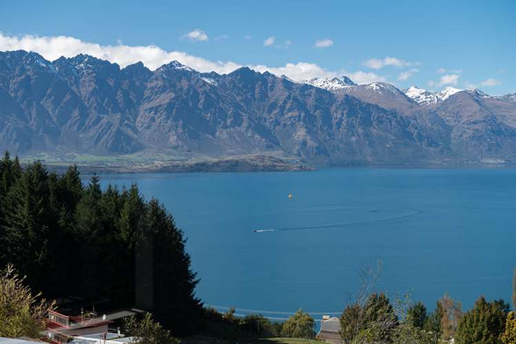 67 Wynyard Crescent Fernhill/Sunshine Bay_15