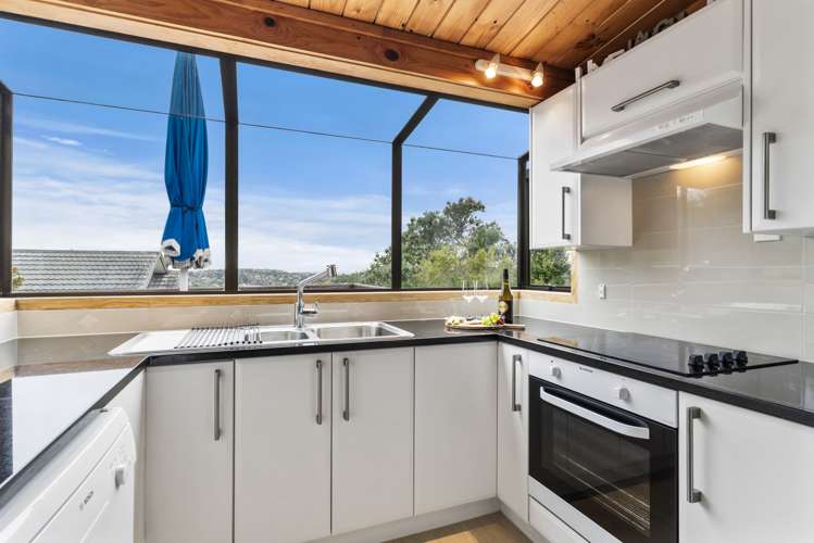 2/597 East Coast Road Browns Bay_5