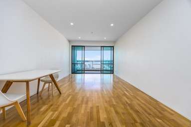 906/18 Beach Road_4