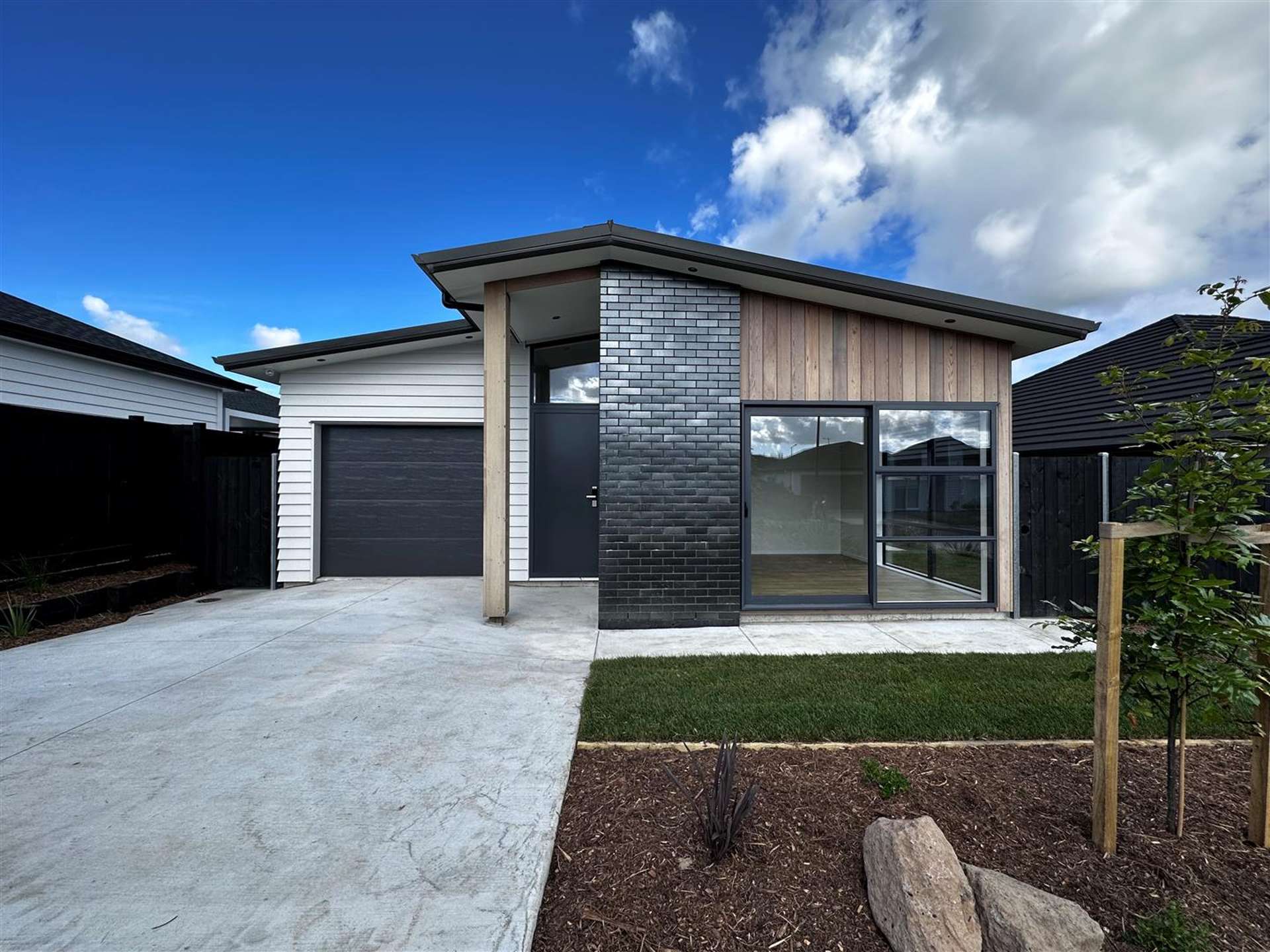 12 Houpuni Road Wainui_0