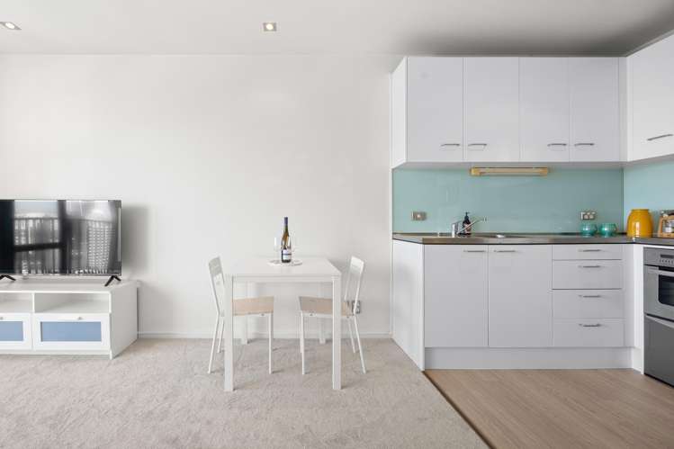 28F/16 Gore Street_5