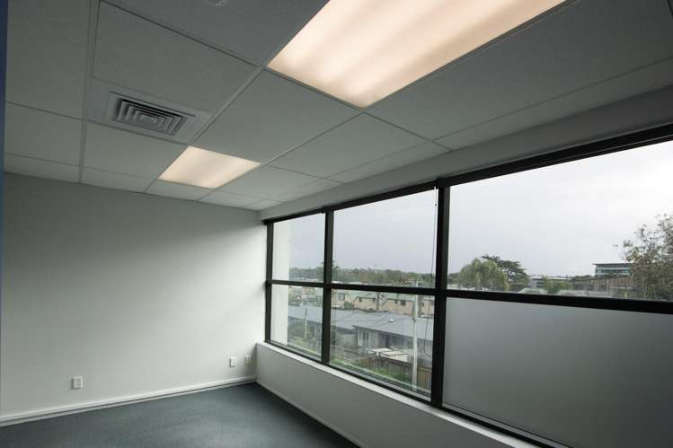 Office 5/46 Taharoto Road Takapuna_5