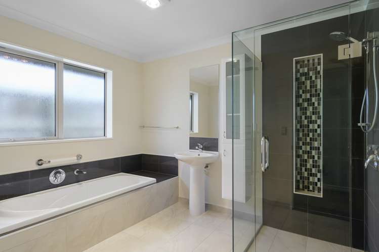 7 Jarnac Boulevard Yaldhurst_14