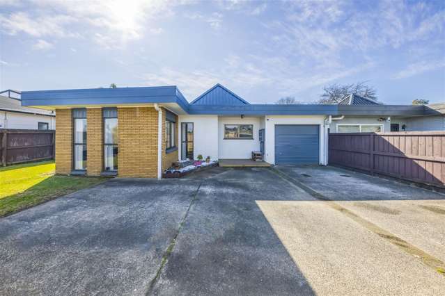 2/1 Peguero Place Totara Heights_1