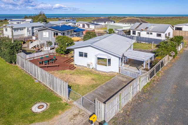 Make Waiinu Beach home