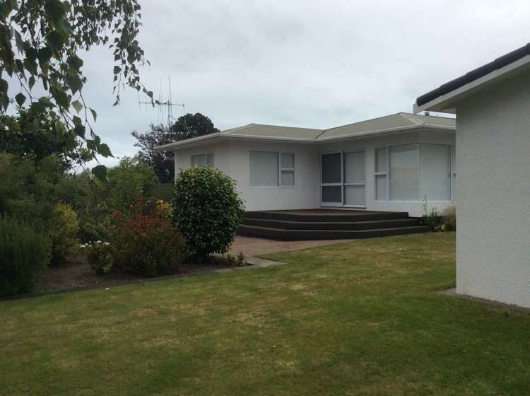 8 Eaton Crescent Otamatea_2