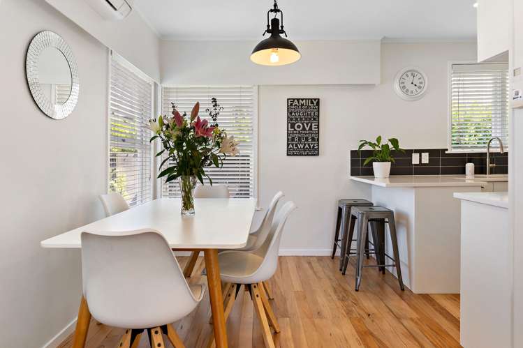 64 Blakeborough Drive Forrest Hill_5