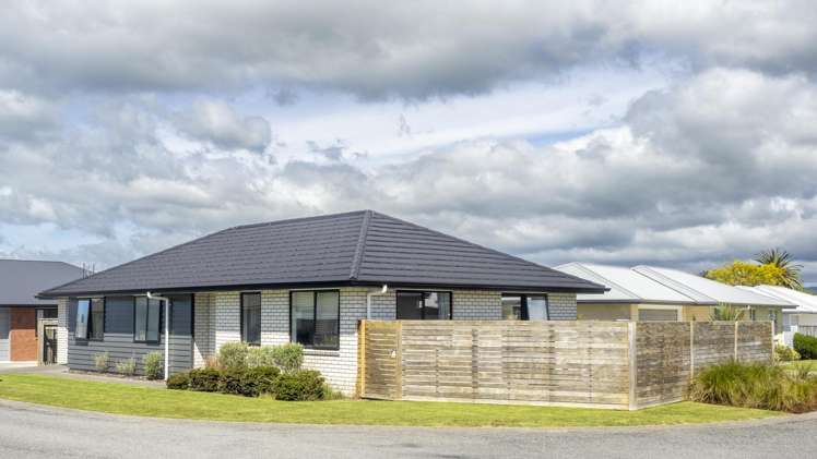 2 Tarata Grove Masterton_17