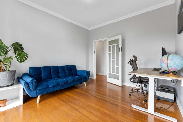 1835 Egmont Road Kaimiro_15