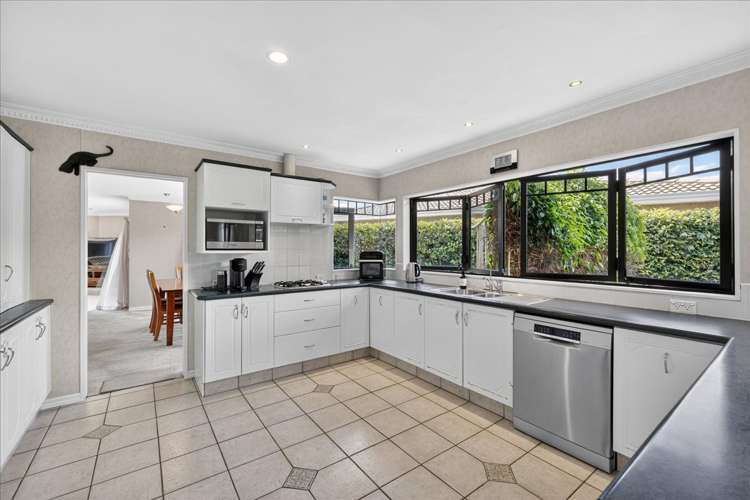 4 Halesia Place Mt Maunganui_11