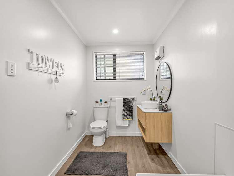 64 Karnak Crescent Russley_21