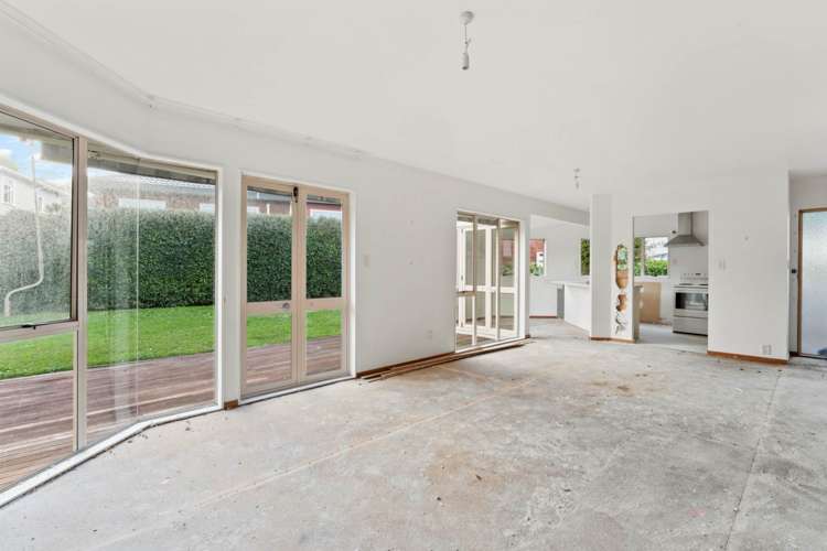 2/2 East Coast Road Milford_3