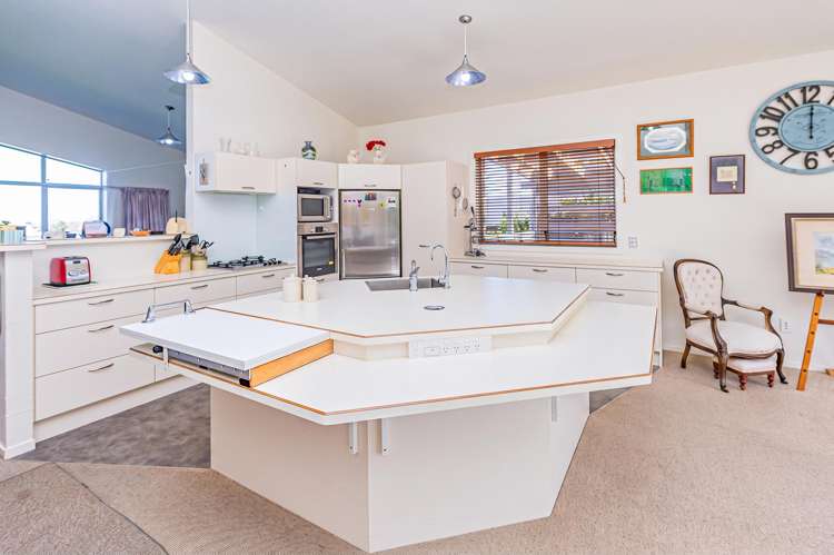 10 Lithgow Drive Otamatea_8