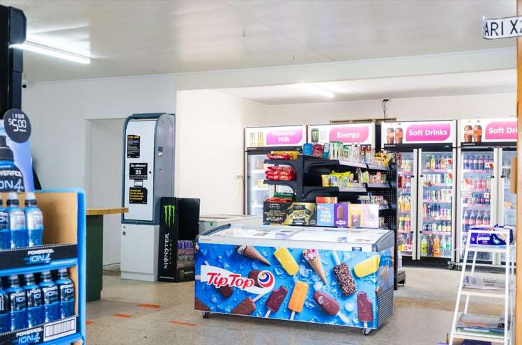 33 Main Road Harihari_17