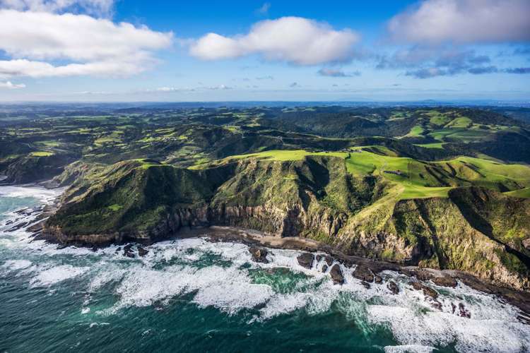 216 Constable Road Muriwai Beach_26