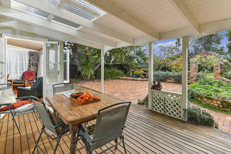 16 Ascot Avenue Narrow Neck_10